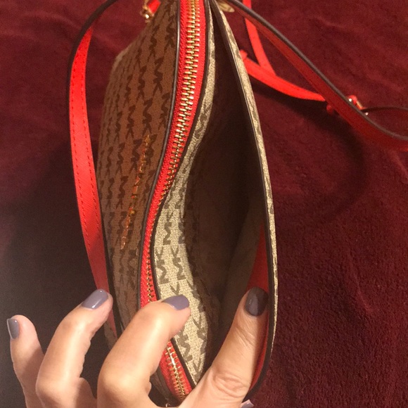 Michael Kors Large Cindy Dome Crossbody - Picture 5 of 7